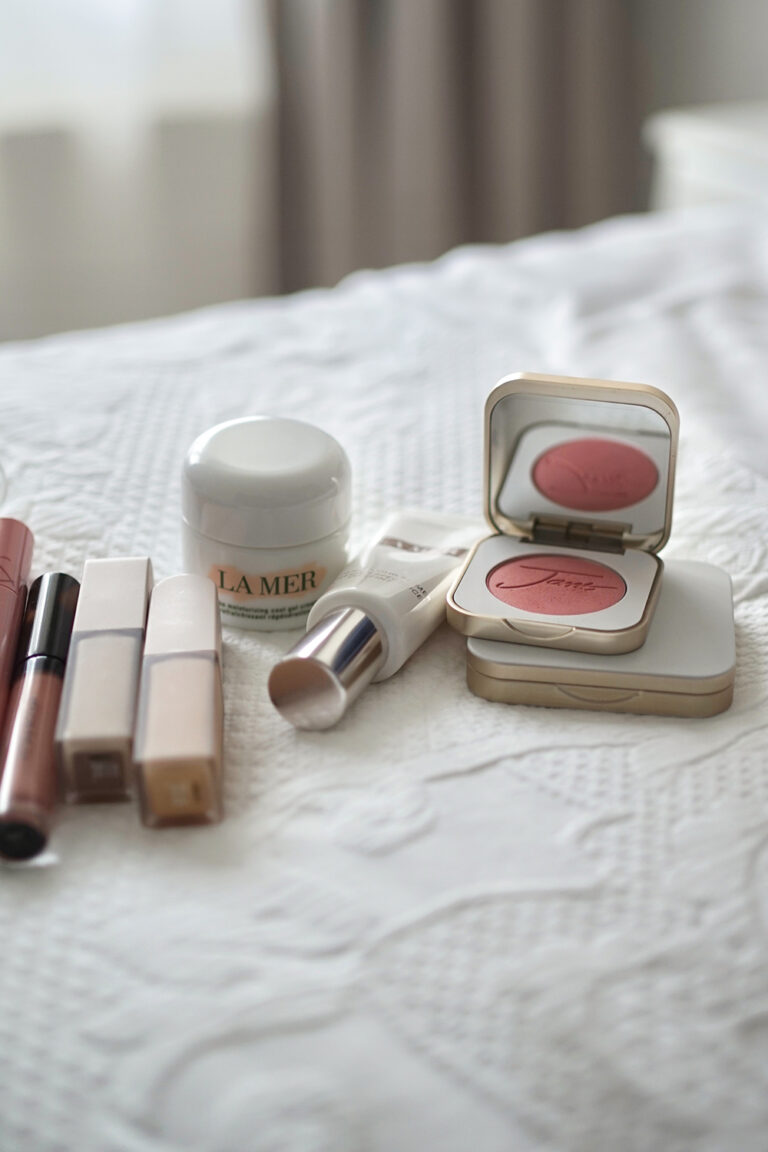 ความงามล่าสุดพบและรายการโปรด – แทบจะไม่มีความงาม