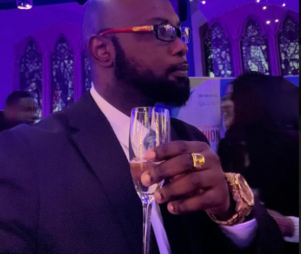 นักข่าวชาวไนจีเรียทำให้ Nation Proud, Luggage Grasp’s จากมหาวิทยาลัย UK อันทรงเกียรติ