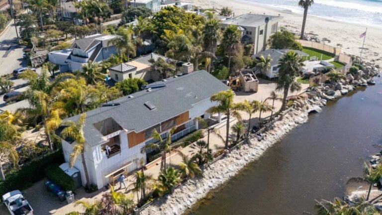 Ashton Kutcher, Mila Kunis ฉีกขาด $ 27m California Seaside Home