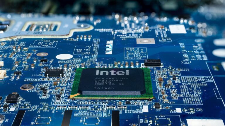 Breaking Up Intel เป็น ‘ความคิดที่โง่ที่สุด’ รอบ ๆ : อดีตซีอีโอ Craig Barett
