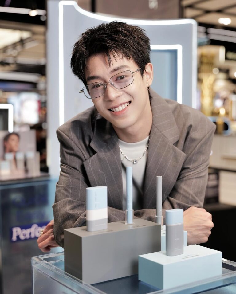 Jung Saem Mool Males เมกอัพสำหรับผู้ชายพร้อมให้คุณดูดีในพริบตาพร้อมให้คุณดูดีในพริบตา