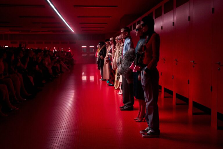 พื้นที่ที่ทลายเส้นแบ่งระหว่างความส่วนตัวเเละความเปิดเผย Valentino Spring/Summer time 2025