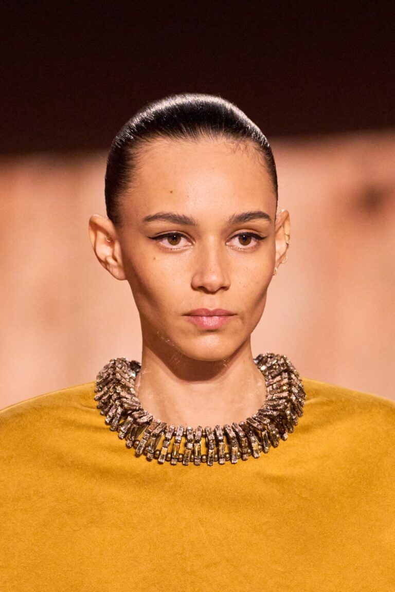 รวมไอเท็มโดดเด่นในสัปดาห์แฟชั่นปารีสฤดูใบไม้ร่วง/ฤดูหนาว 2025