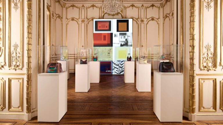 แฟชั่นที่เคลื่อนไหวไม่หยุดนิ่งของ Loewe Fall/Winter 2025