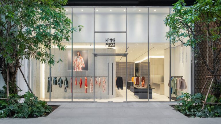 Homme Plissé Issey Miyake เปิดตัวสโตร์ใหม่ emquartier