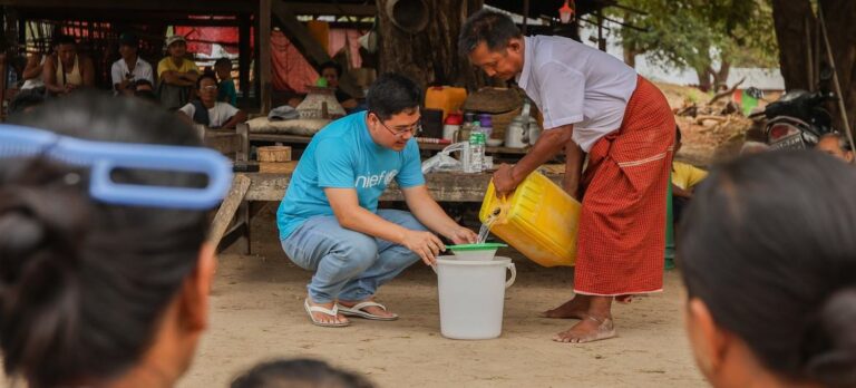 พม่า: หลายพันคนยังคงอยู่ในช่วงวิกฤตหลายสัปดาห์หลังจากเกิดแผ่นดินไหวร้ายแรง