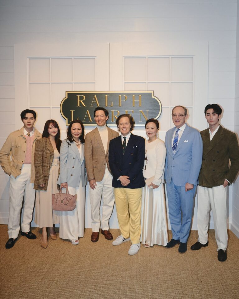 รวมทุกลุคของสองหนุ่ม ‘ซี’ และ ‘ฟอส’ ณ ณ มหานครเซี่ยงไฮ้