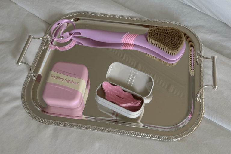 วิธีลดไขมันในใบหน้าของคุณเพื่อให้ผิวเรียบเนียนและแกะสลัก