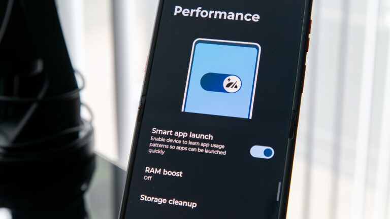 10 สิ่งแรกที่ต้องทำกับ Motorola Razr 2025 Collection