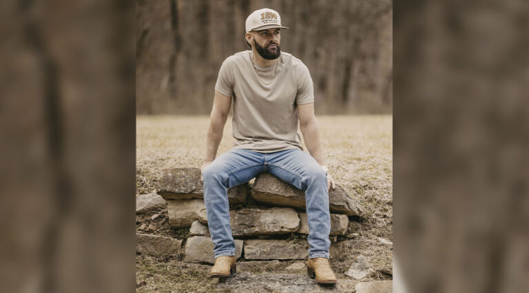 Dylan Scott ยังคงให้แฟน ๆ มากขึ้นในขณะที่แสดง ‘น้อยลง’