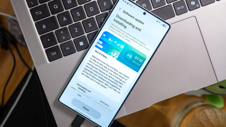 Samsung กำลังเปิดตัว UI 8 เบต้าแรกสำหรับซีรีย์ Galaxy S25
