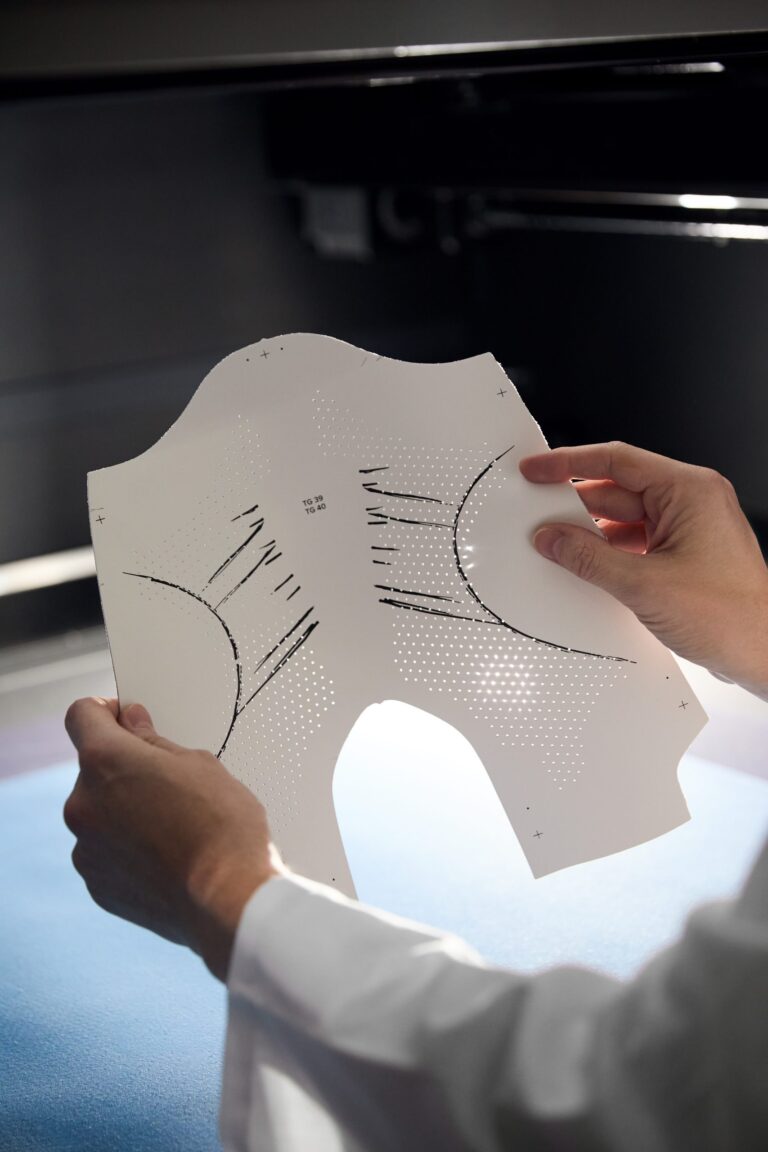 d-sketch สนีกเกอร์ใหม่จาก dior ที่สะท้อนความงามในการสร้างสรรค์