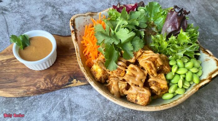 ชามพลังงานเต้าหู้ถั่วลิสง