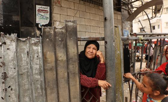 ทุกสายตาที่ฉนวนกาซาเป็นทีมช่วยเหลือดึงการบรรเทาช่วยชีวิตครั้งแรกในเดือน