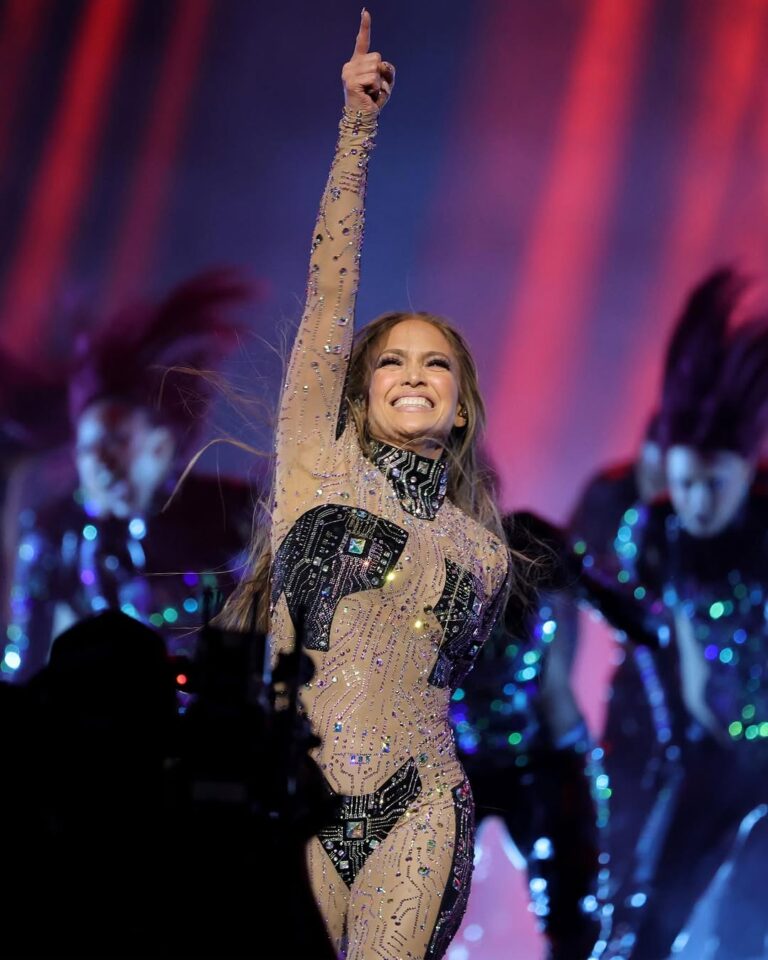 รวมโมเม้นท์เด่นในงาน AMAS 2025