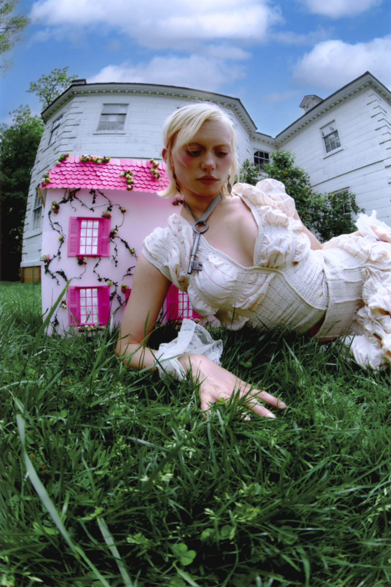 Ladygunn – คิตตี้ลงหลุมกระต่าย