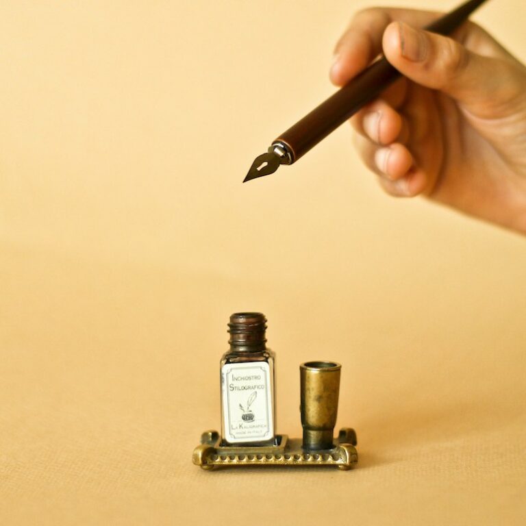 นักเขียนราศีเมถุนที่มีชื่อเสียง – ดูดวงดาวที่เกิดภายใต้สัญลักษณ์นี้