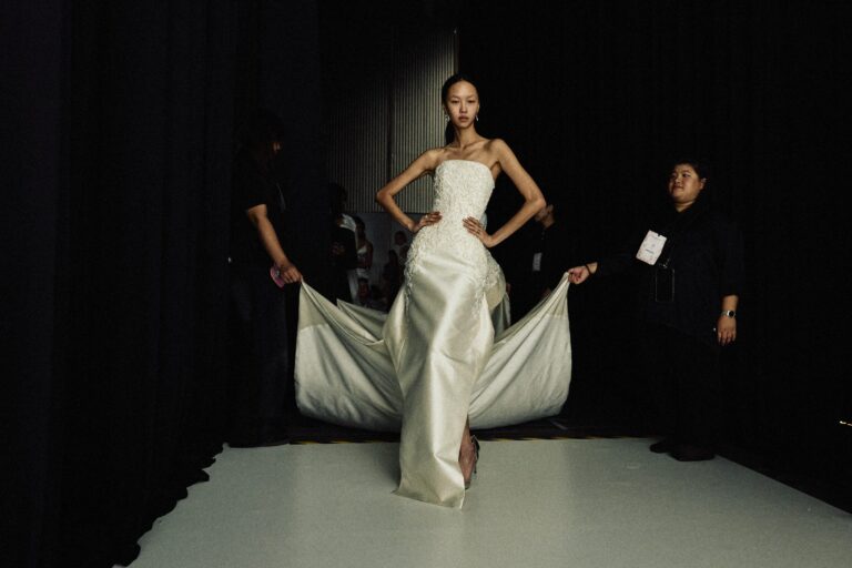 เบื้องหลังชุดฟินาเล่จากแบรนด์ Sirivannavari ในคอลเลกชั่นฤดูใบไม้ผลิ/ฤดูร้อน 2025