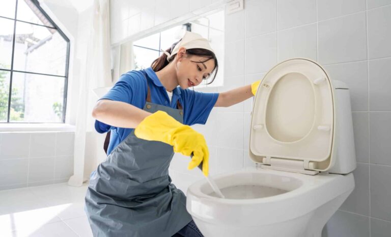 ผลิตภัณฑ์ในครัวเรือนที่เรียบง่ายนี้จะกำจัดคราบห้องน้ำในไม่กี่นาที