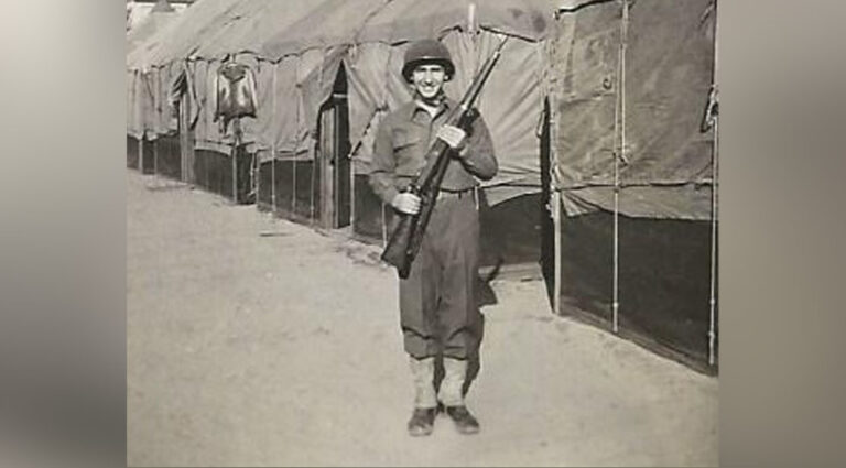 พบกับ Andy Bostinto นักเพาะกายอายุ 100 ปีที่ยังคงยกและสร้างประวัติศาสตร์