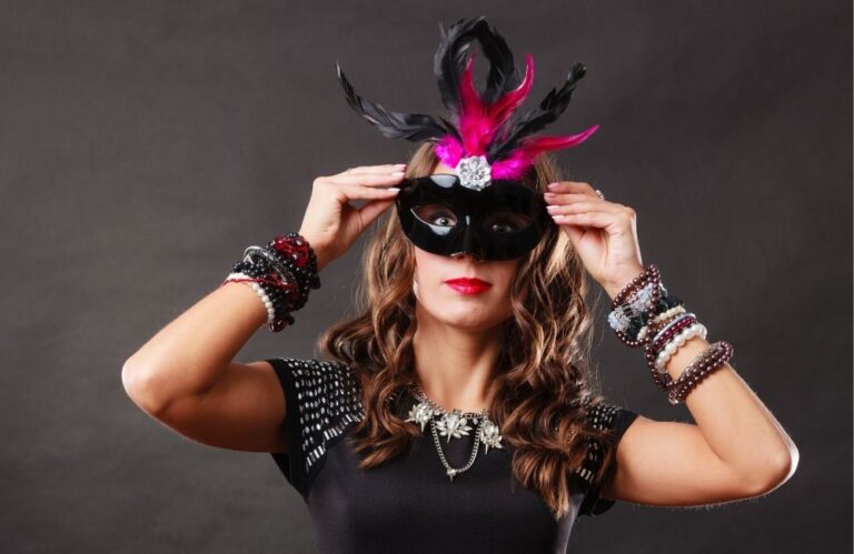 วิธีเลือกชุดสำหรับงานรื่นเริงปาร์ตี้