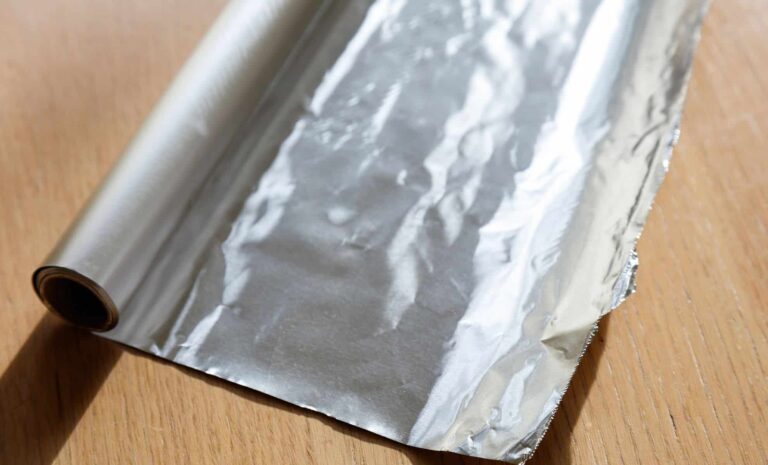 เคล็ดลับอลูมิเนียมฟอยล์แบบง่าย ๆ นี้จะเก็บยุงแมลงสาบและมดออกไปได้ดี