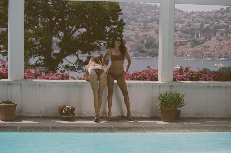 เปิดฤดูร้อนอย่างมีสไตล์กับ Saint Laurent แคมเปญ Shades of Summer time