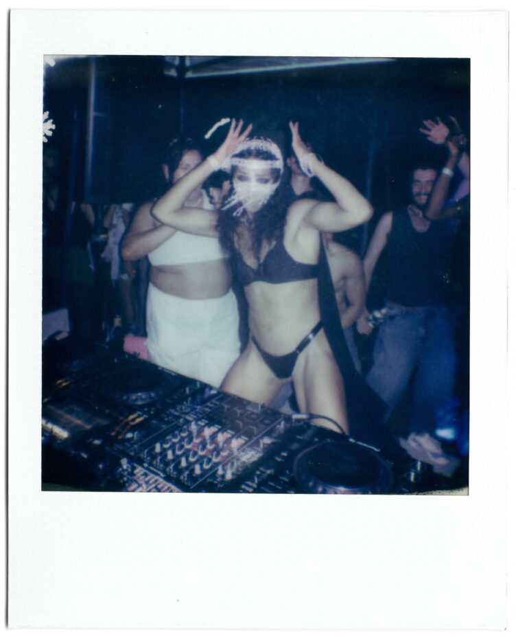 ใต้สะพานและเข้าสู่จังหวะ