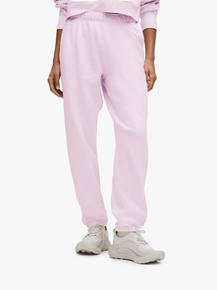 9 joggers ที่ดีที่สุดสำหรับผู้หญิงที่จะสวมใส่ทุกวันในปี 2025