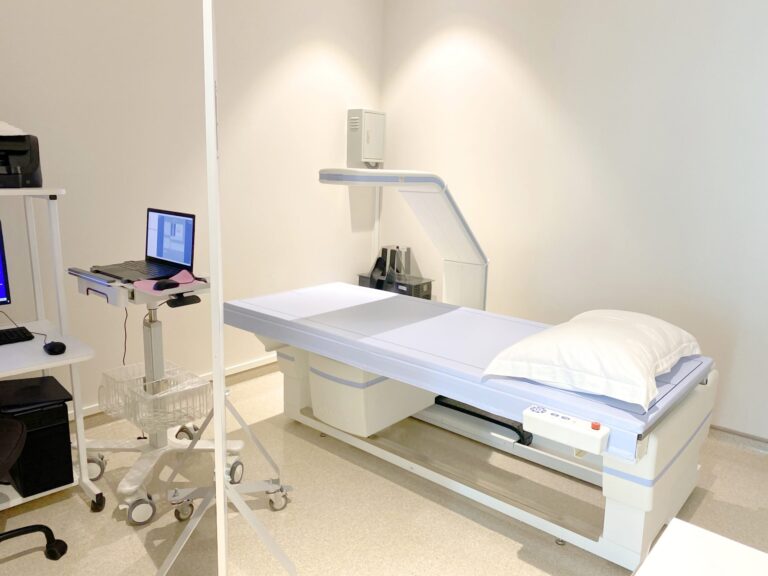 คุณควรได้รับการสแกน DEXA เมื่อใด ผู้เชี่ยวชาญบอกว่าเร็วกว่าที่คุณคิด