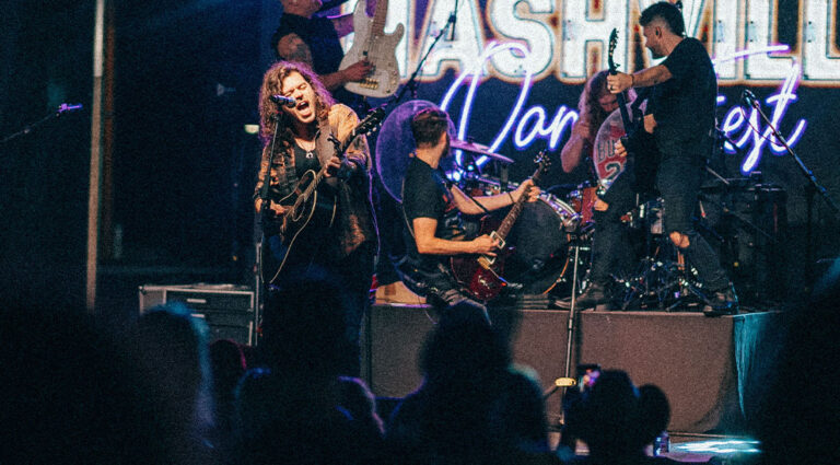 Chase McDaniel เปลี่ยนโศกนาฏกรรมอันทรงพลังไปสู่ชัยชนะทางดนตรี