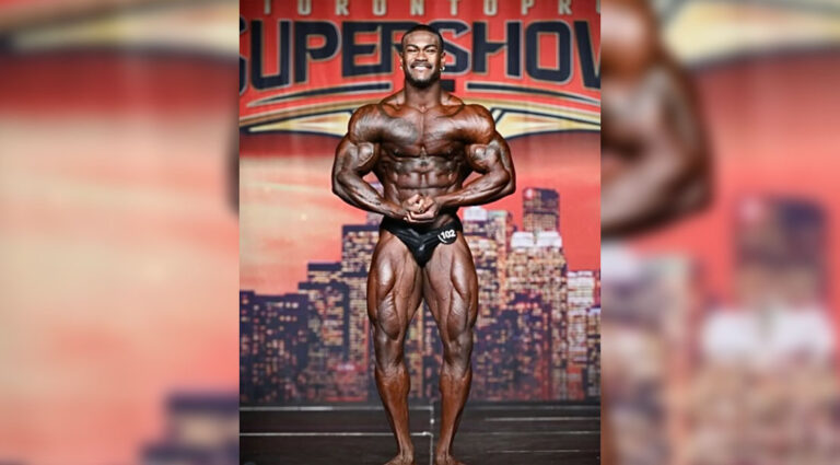 Kenyon Leno พิสูจน์ให้เห็นว่าเขาอยู่ที่ Masters Olympia 2025 ด้วยการแสดงร่างกายแบบคลาสสิกที่ทรงพลัง