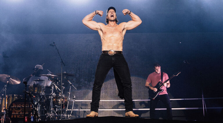 Russell Dickerson ตอนนี้งอเป็นกิจกรรมหลักของเพลงคันทรี่