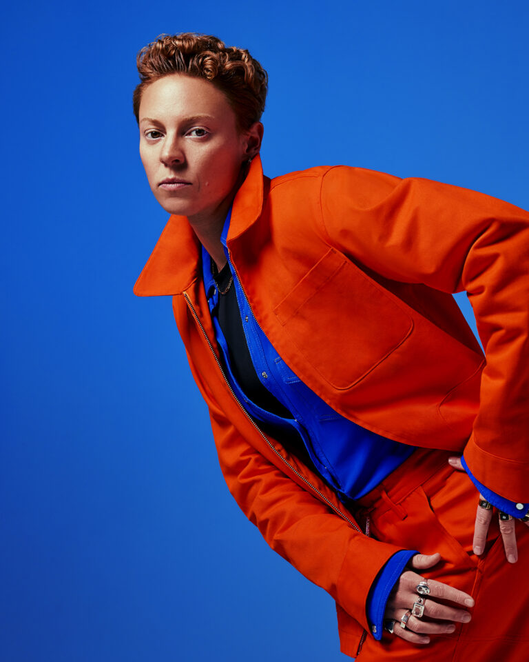 การถดถอยป๊อปค่าลิขสิทธิ์ลารูซ์แนะนำตัวเองด้วยยุคโซนิคใหม่