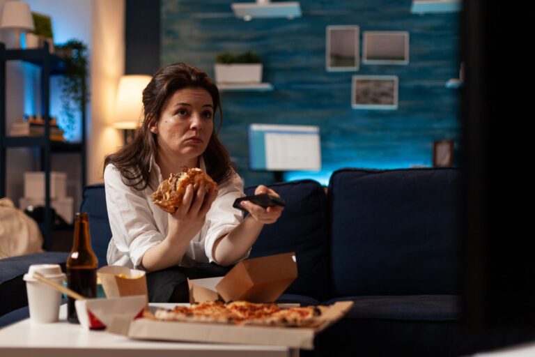 นี่อาจเป็นเหตุผลที่คุณไม่สามารถหยุดดื่มสุราได้ในเวลากลางคืน