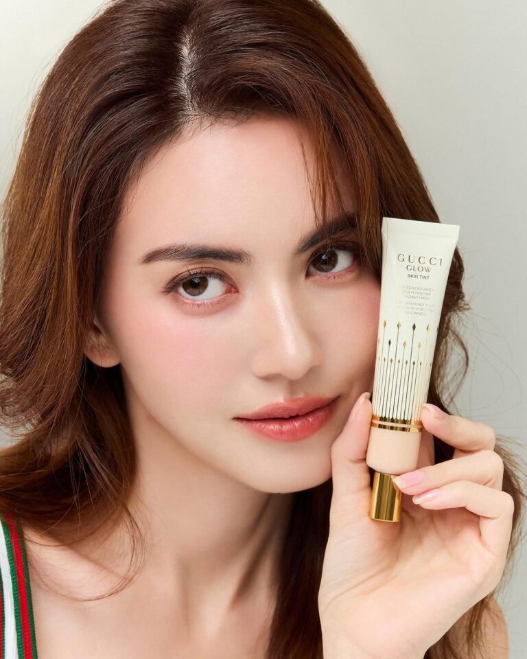 Gucci Magnificence คู่หูผิวสวย Glow Pores and skin Tint & Matte Powder